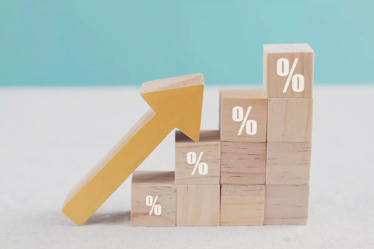 Wooden blocks with percentage signs and an upward arrow